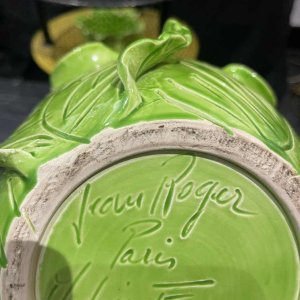 Jean ROGER, jardinière / cache-pot en céramique verte 'feuilles de choux' ca 1950