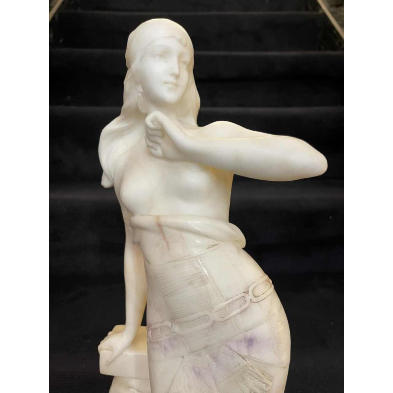 Giuseppe Papucci Vrouw met olifantenconsole Art Nouveau oriëntalistisch beeldhouwwerk in albast, eind 19e eeuw