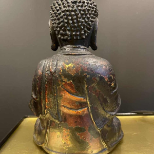 Bouddha en bronze laqué et doré, assis en dhyana mudra