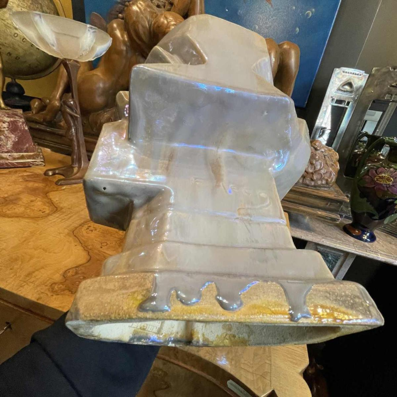 ANGELO HECQ / HELMAN “Pierrot” kubistische sculptuur, geïriseerd steengoed 1932