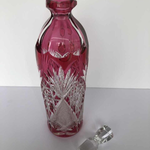 Val-Saint-Lambert, likeurfles / karaf, rood geslepen dubbel geslepen kristal, 1908