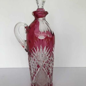 Val-Saint-Lambert, likeurfles / karaf, rood geslepen dubbel geslepen kristal, 1908