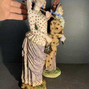 Cacciapuoti Fratelli, 2 impressionistische sculpturen van elegante vrouwen, 1881