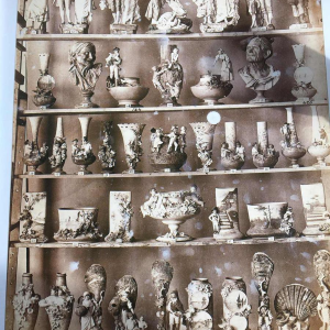 Cacciapuoti Fratelli, 2 impressionist sculptures of elegant women, 1881