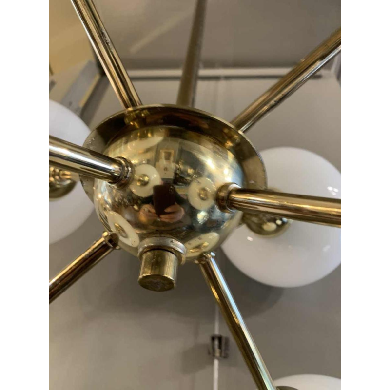 Sputnik Hanglamp Kroonluchter, goud messing, opaline glazen bolbollen, jaren 70s