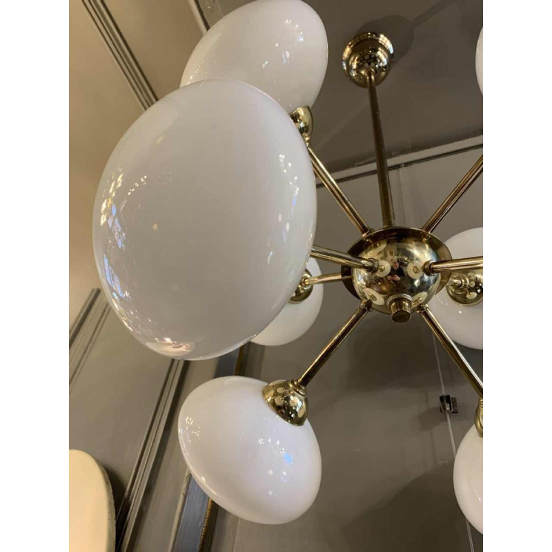 Lustre Suspension Design Sputnik, laiton doré, 8 globes boules verre opaline 70s