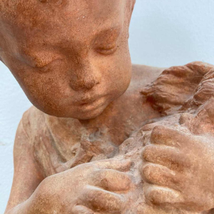 Namen Émilie Jean Fe. Beeldhouwwerk van terracotta 'Kind met hond' 1877