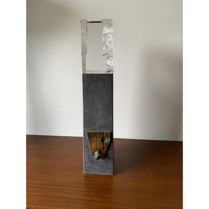 "Metronoom" sculptuur van glas, steen en brons, C. Beerden