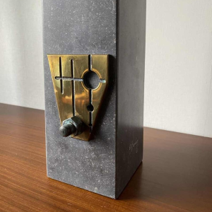 "Métronome" sculpture en verre, pierre et bronze, C. Beerden