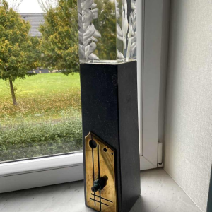 "Metronoom" sculptuur van glas, steen en brons, C. Beerden