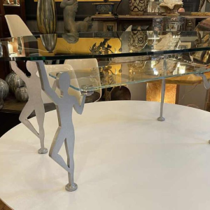 Table Basse Anthropomorphe Memphis "Personnages" Me´tal Laque´ et Verre, ca 1980