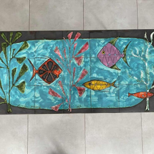 C. de Savigny, table basse / de salon aux poissons, carreaux de céramique colorés, ca 1950