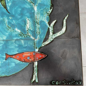 C. de Savigny, table basse / de salon aux poissons, carreaux de céramique colorés, ca 1950