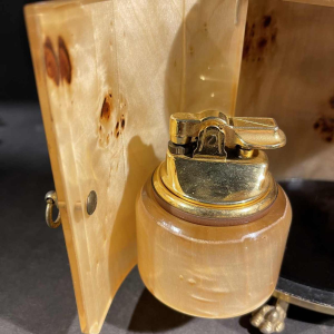 Nécessaire Fumeur, Design italien, loupe de noyer serties résine, 1970s