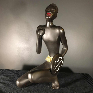 ANZENGRUBER KERAMIK, Sculpture African Watusi Naked Woman Shield, ceramic, 1950