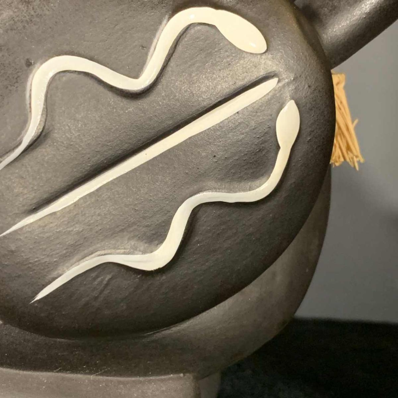 ANZENGRUBER KERAMIK, Sculpture Femme Africaine Watusi nue au bouclier céramique