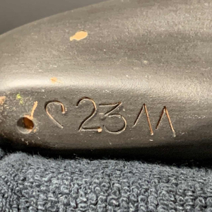 ANZENGRUBER KERAMIK, sculptuur Afrikaanse Naakt Vrouw Watusi Schild keramisch