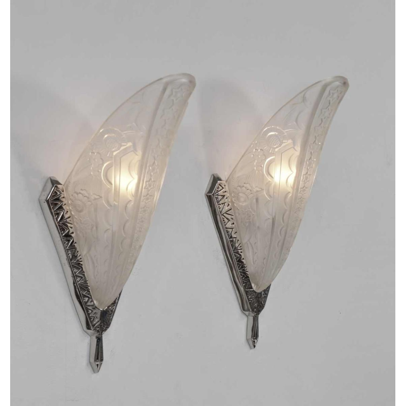 DONNA : een paar Franse 1930 art deco wandlampen