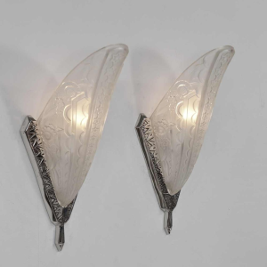 DONNA : een paar Franse 1930 art deco wandlampen