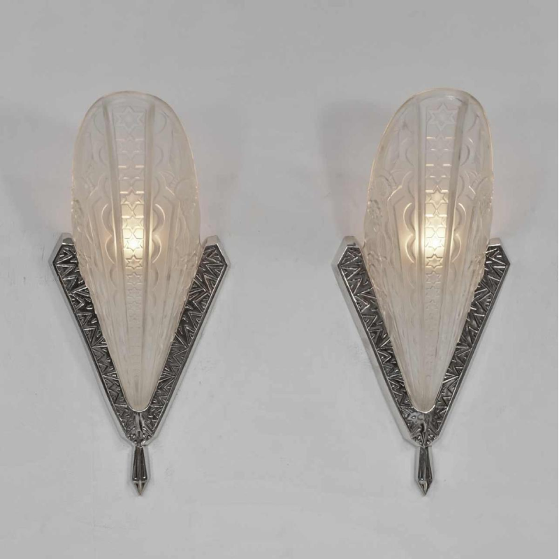 DONNA : een paar Franse 1930 art deco wandlampen