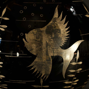 Michel Herman, Art Deco glazen lampvoet met zilveren vis decoratie, ca 1930