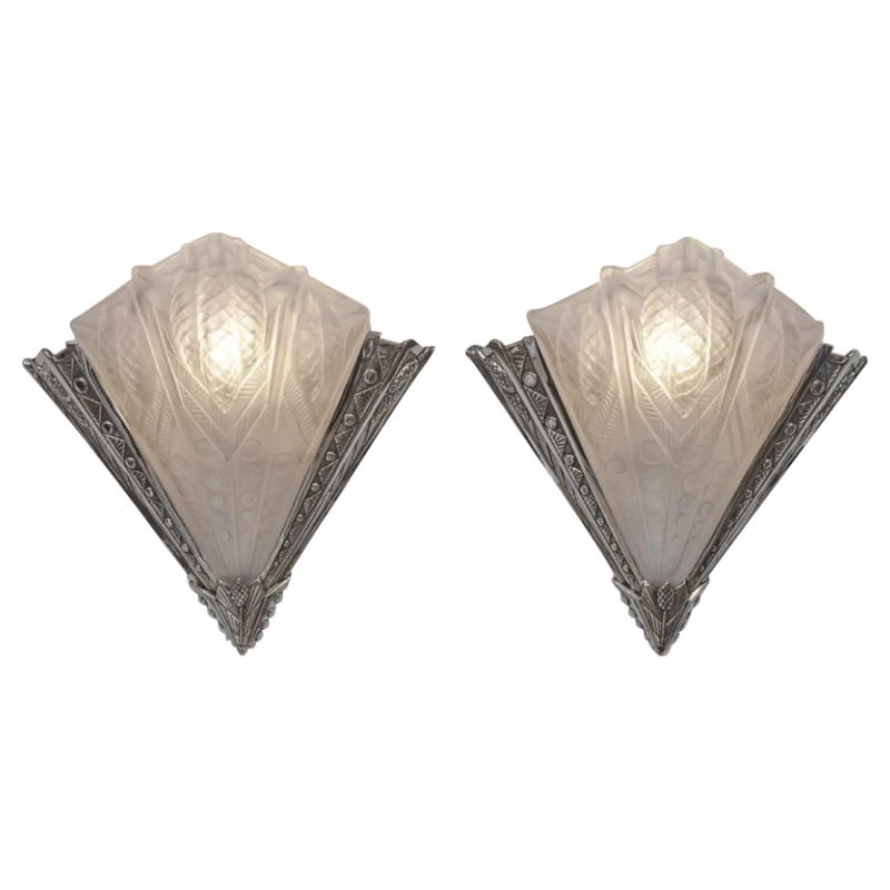 NOVERDY : a pair of French 1930 art deco wall sconces, France