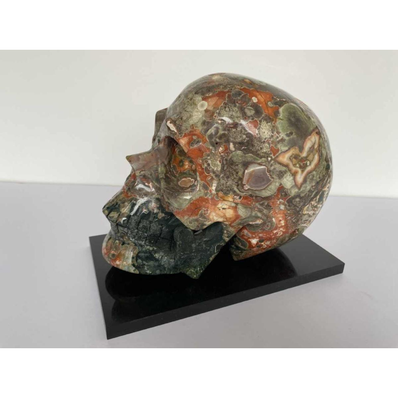 Vanitas' sculptuur van een schedel van paddenstoeljaspis, 21e eeuw