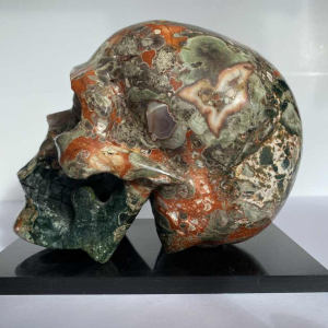 Vanité' sculpture d'un crâne en jaspe mushroom, XXIe s