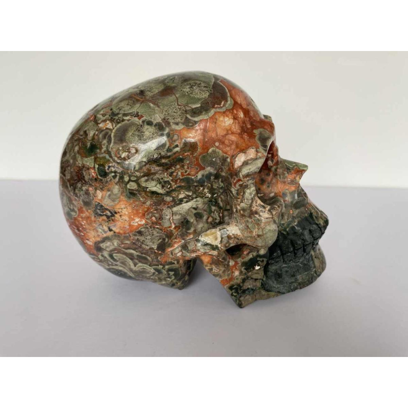 Vanité' sculpture d'un crâne en jaspe mushroom, XXIe s