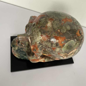 Vanité' sculpture d'un crâne en jaspe mushroom, XXIe s