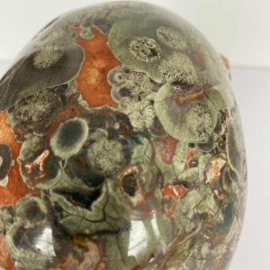 Vanitas' sculpture of a mushroom jasper skull, 21st c