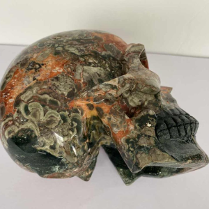 Vanitas' sculptuur van een schedel van paddenstoeljaspis, 21e eeuw