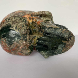 Vanité' sculpture d'un crâne en jaspe mushroom, XXIe s