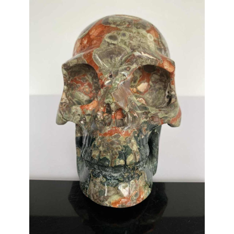 Vanitas' sculptuur van een schedel van paddenstoeljaspis, 21e eeuw