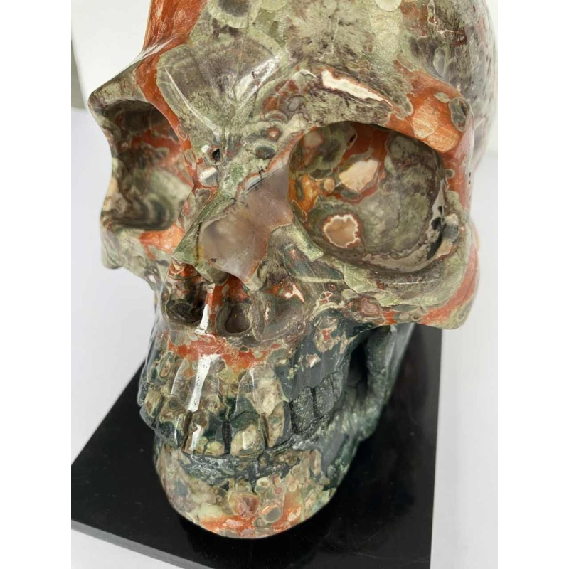 Vanitas' sculptuur van een schedel van paddenstoeljaspis, 21e eeuw