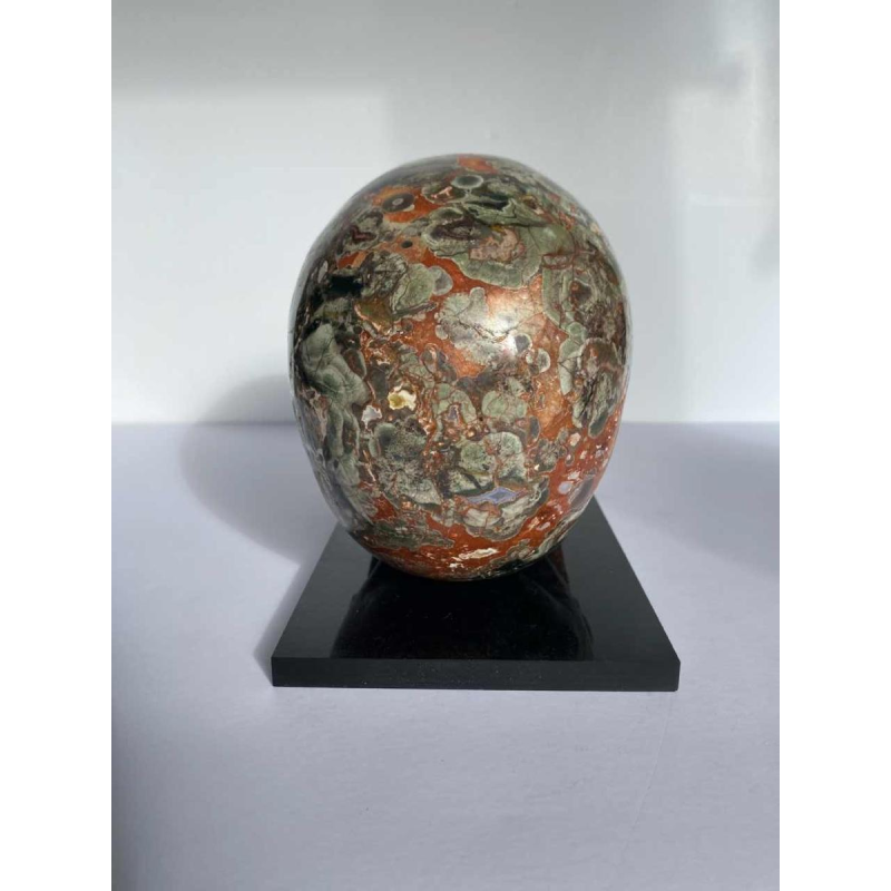 Vanitas' sculptuur van een schedel van paddenstoeljaspis, 21e eeuw