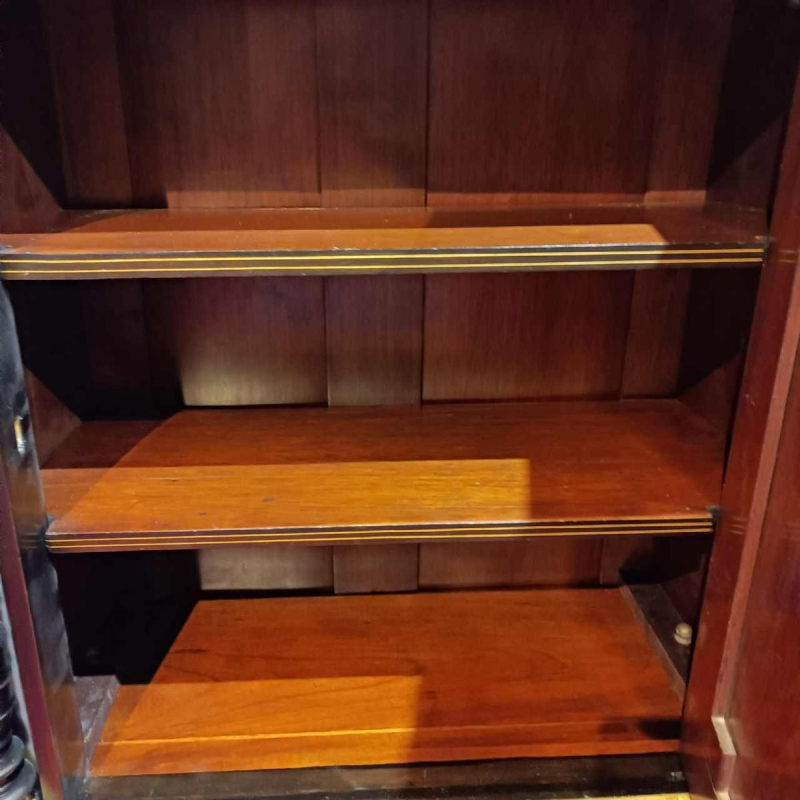 Napoleon III kabinet, gezwart hout marqueterie, messing, wit marmer, 19e eeuw