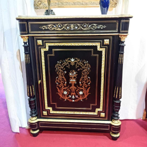 Napoleon III kabinet, gezwart hout marqueterie, messing, wit marmer, 19e eeuw