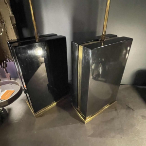 Paire de lampes à poser de style Hollywood Regency laquées noir et laiton, ca 1970