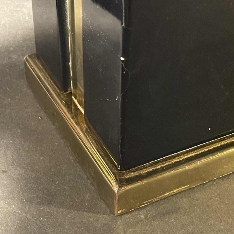 Paire de lampes à poser de style Hollywood Regency laquées noir et laiton, ca 1970