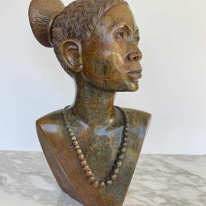 Thomas Tandi, buste de femme africaine, sculpture en pierre