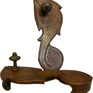 Paire de Paduka de pre^tres ou rois hindous, bois de teck et filets de laiton, 19ème siècle