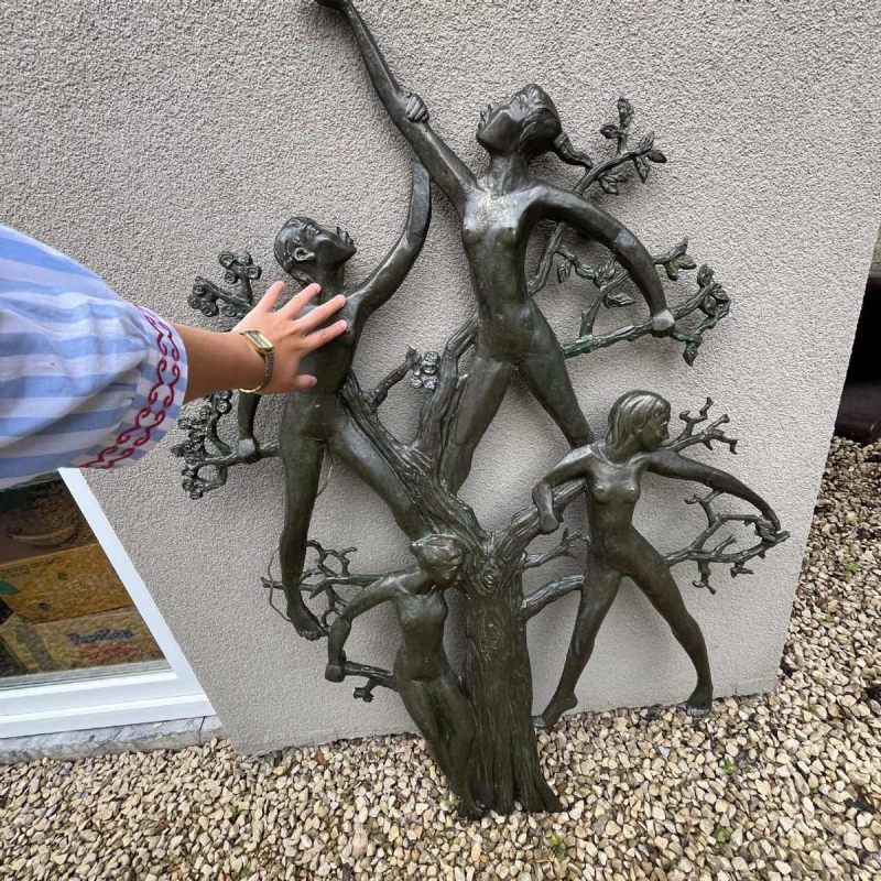 Jozef (Jos) van Acker “Ode aan de vrouw (137cm)” wandsculptuur van hars, ca 1960