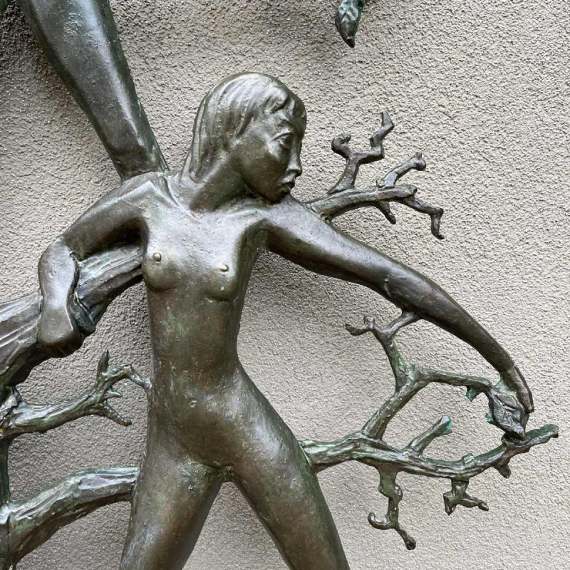 Jozef (Jos) van Acker “Ode aan de vrouw (137cm)” wandsculptuur van hars, ca 1960