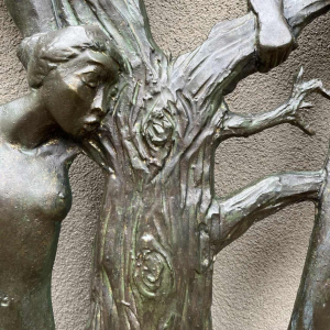 Jozef (Jos) van Acker "Ode à la femme (137cm)" sculpture murale en résine, ca 1960