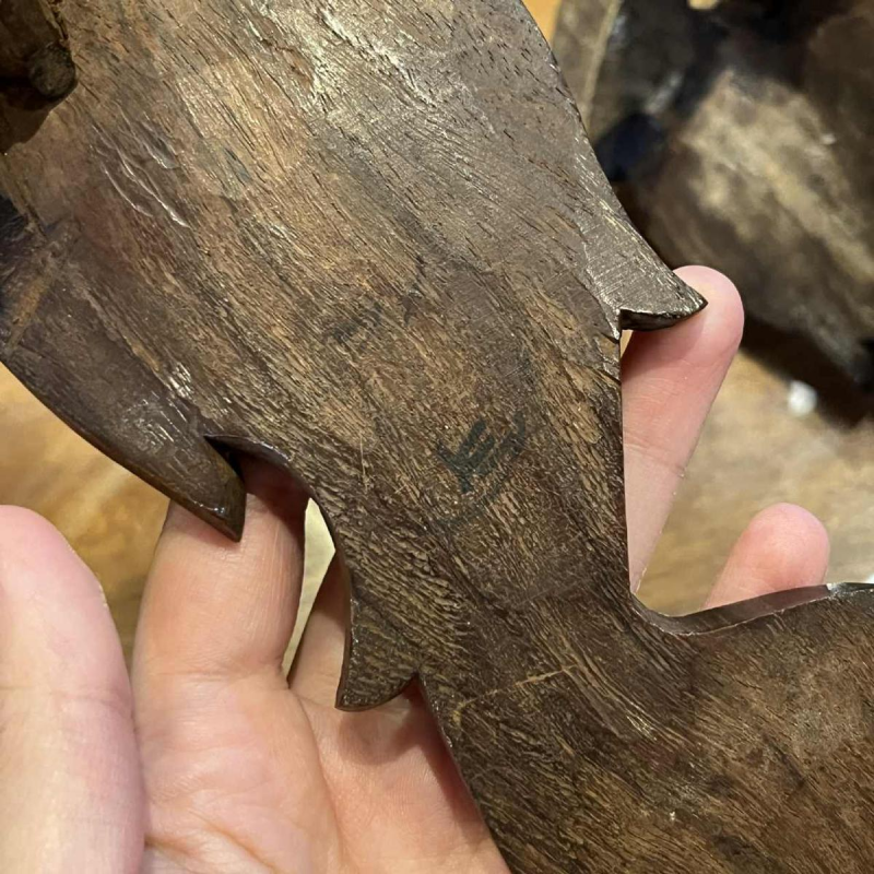 Paire de Paduka de pre^tres ou rois hindous, bois de teck et filets de laiton, 19ème siècle