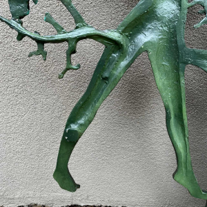 Jozef (Jos) van Acker "Ode à la femme (137cm)" sculpture murale en résine, ca 1960