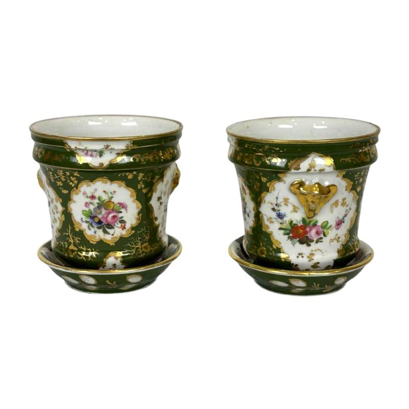 Paire de cache-pots et coupelles, porcelaine de Paris à fond vert, décor floral et dorures, XIXe s