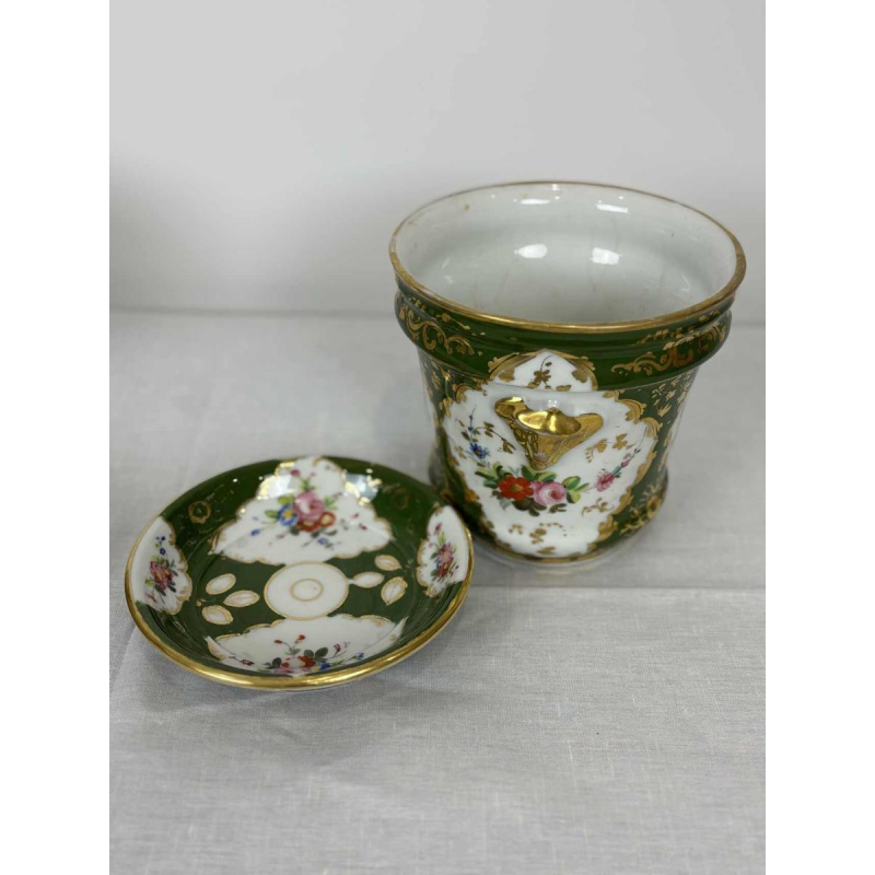 Paire de cache-pots et coupelles, porcelaine de Paris à fond vert, décor floral et dorures, XIXe s