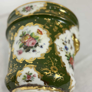 Paar plantenbakken en kommen, groen Parijs porselein, bloemen en vergulde decoratie, 19e eeuw